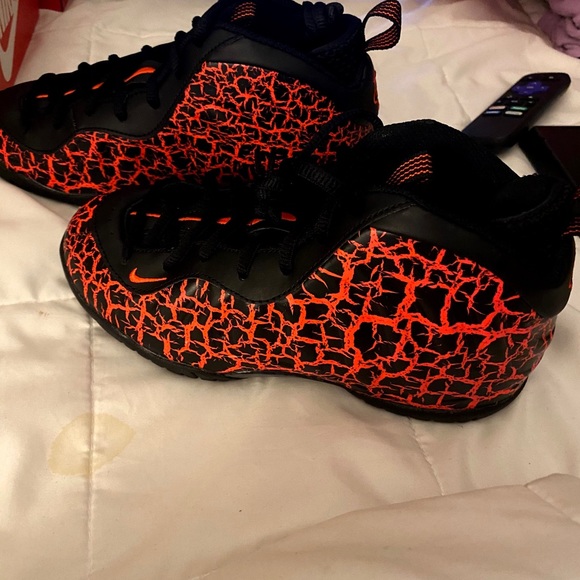 Nike red and black foamposites boys size 3y
